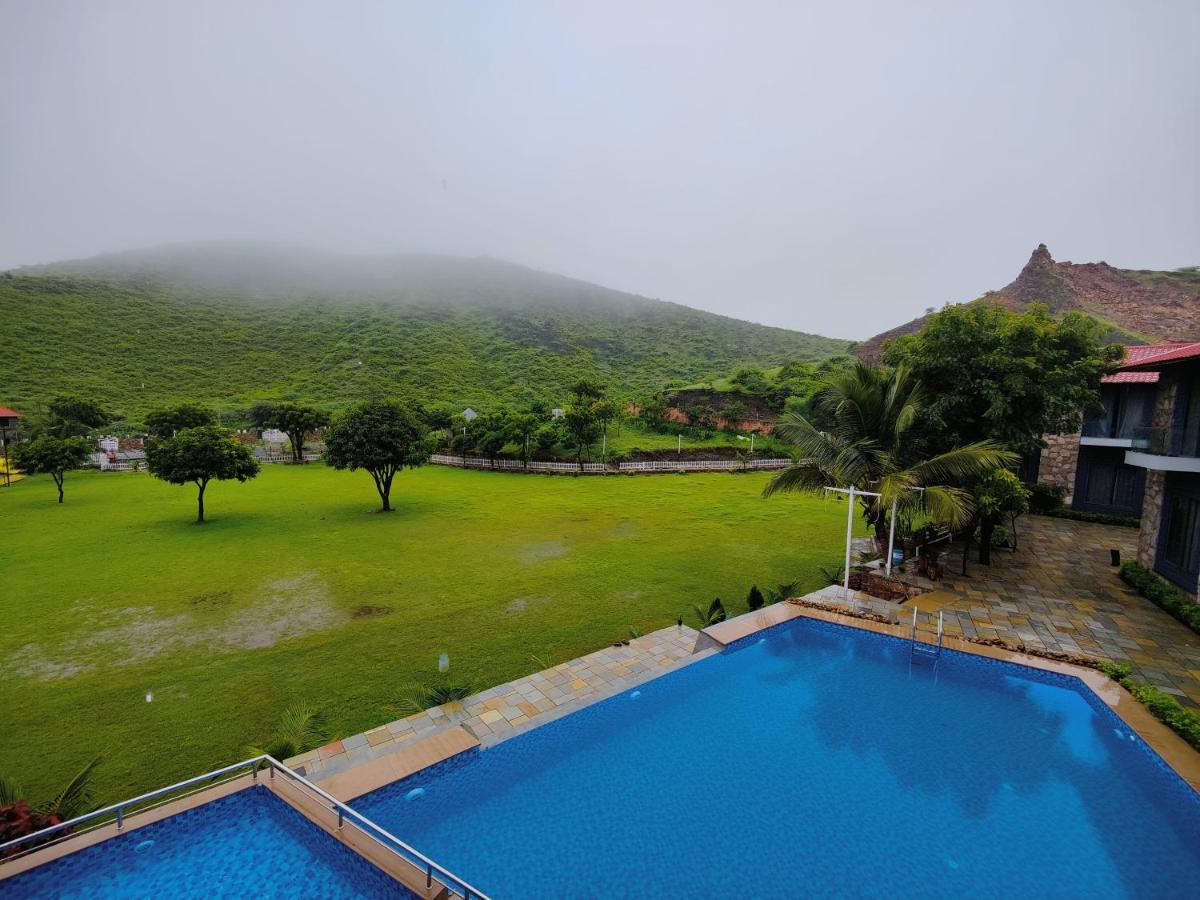 The Divine Hills Resort Nāi Esterno foto