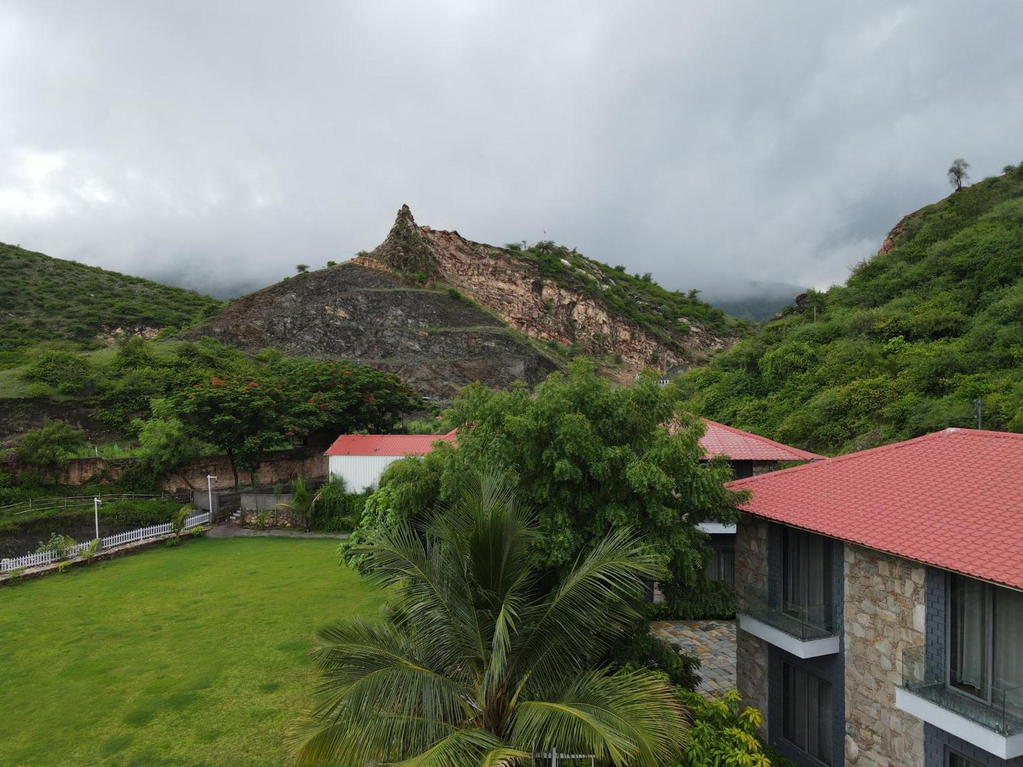 The Divine Hills Resort Nāi Esterno foto